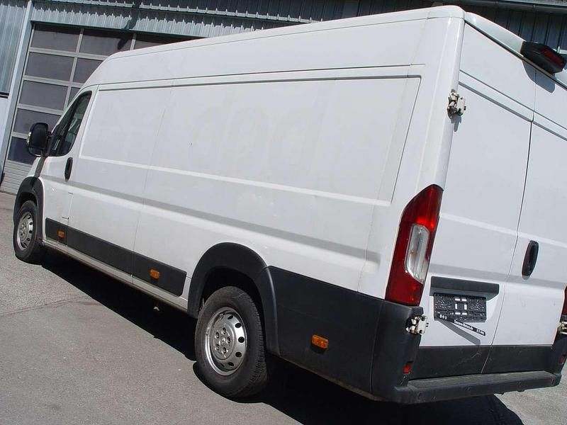Gebraucht Peugeot Boxer 140 PS (102 kW) 2021 Lackierung weiss Van