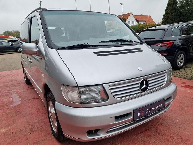 Silber Gebraucht 2003 Mercedes V220 Van / Kleinbus | 12.999 € - Bild 1/4