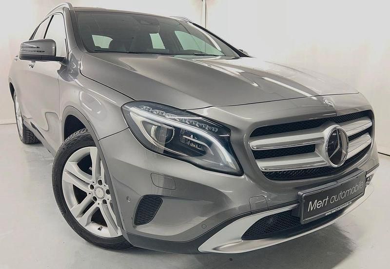 Mountaingrau (metallic) Gebraucht 2016 Mercedes GLA250 SUV | 22.900 € (Etwas zu teuer) - Bild 1/4
