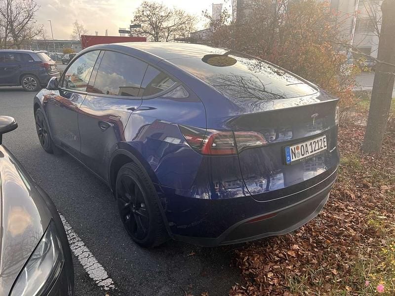 Blau Gebraucht 2022 Tesla Model Y SUV | 31.000 € (Guter Preis) - Bild 1/4