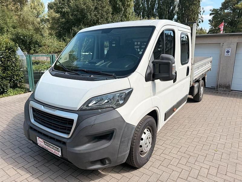Gebraucht Peugeot Boxer 131 PS (96 kW) 2018 Lack weiss banquise/deckende l Van