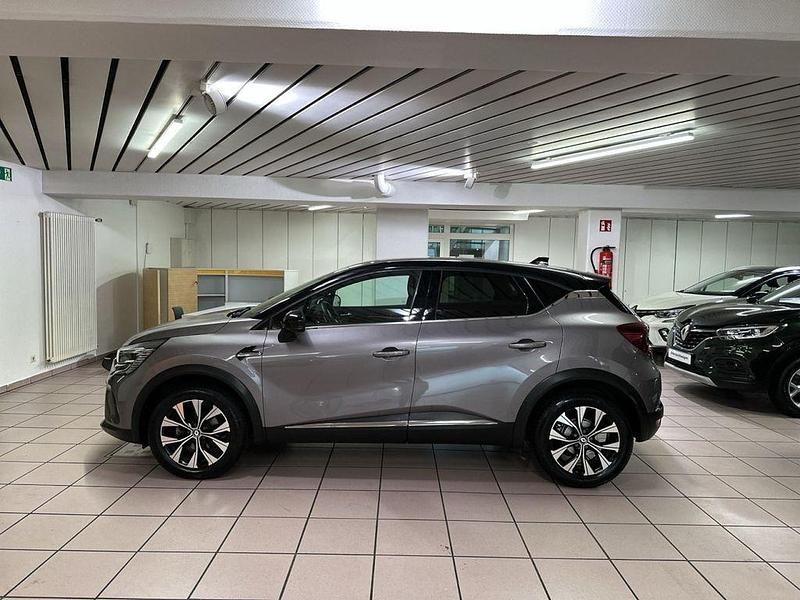 Gebraucht Renault Captur Techno 140 PS (102 kW) 2023 Stahlgrau und dach schwarz SUV