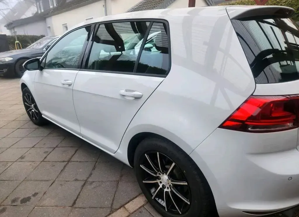 Gebraucht VW Golf VII 86 PS (63 kW) 2014 Weiß Limousine