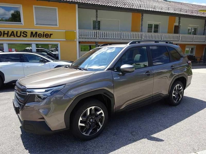 Braun Neu 2025 Subaru Forester Exclusive+ SUV | 41.999 € (Fairer Preis) - Bild 1/4