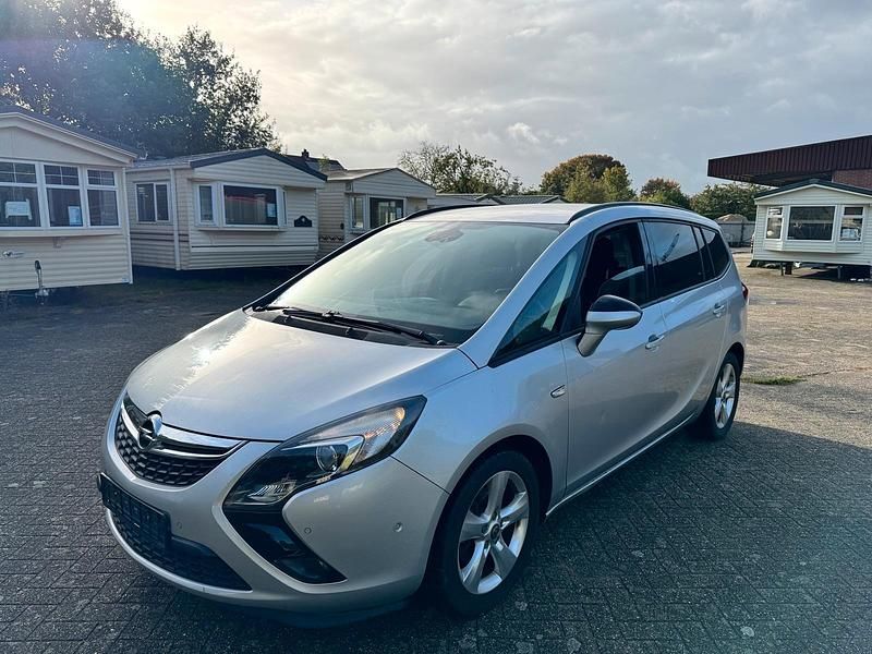 Silber Gebraucht 2012 Opel Zafira Tourer Van / Kleinbus | 5.790 € (Superpreis) - Bild 1/4