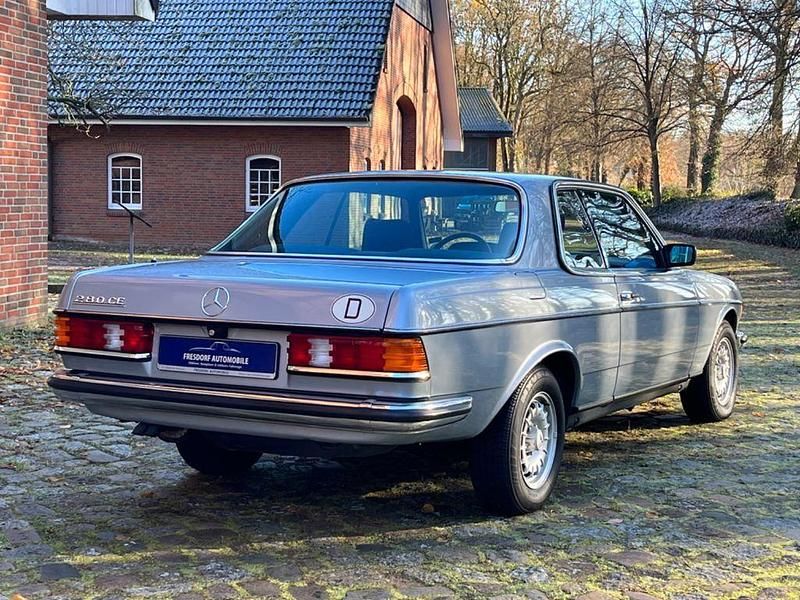 Blau Gebraucht 1984 Mercedes E280 Coupé | 26.900 € - Bild 1/4