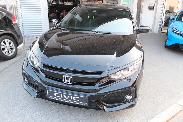 Gebraucht Honda Civic Elegance 126 PS (92 kW) 2020 Crystal black pearl (metallic) Limousine