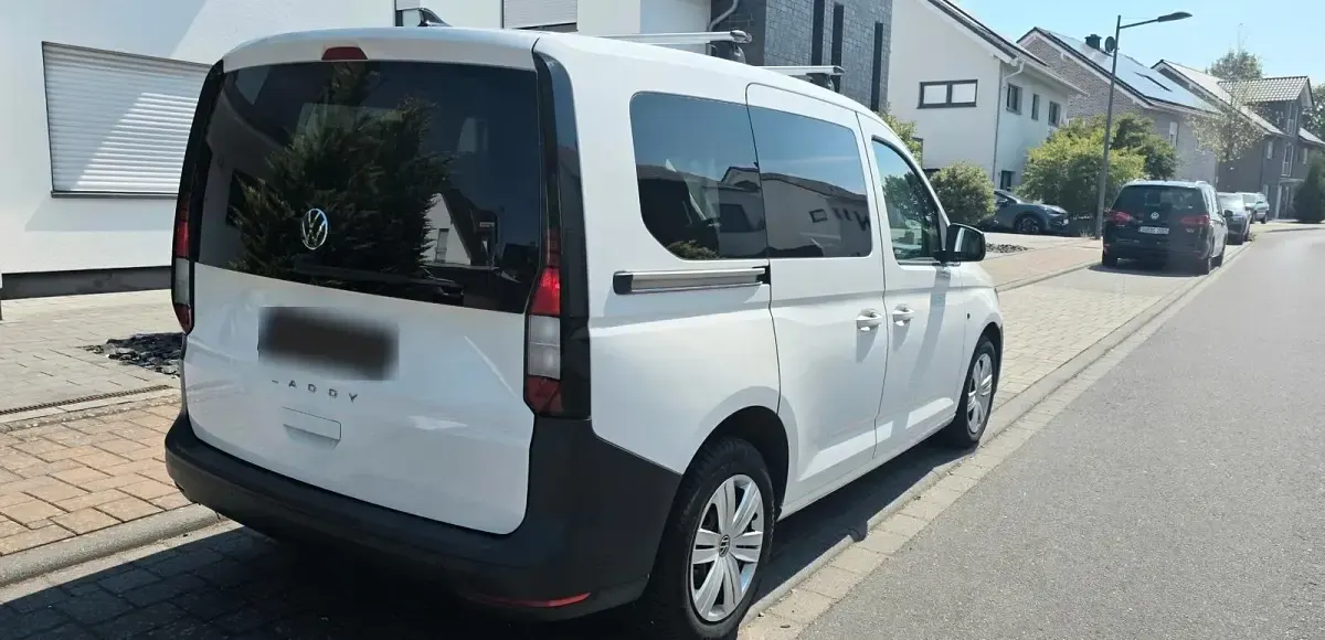 Gebraucht VW Caddy 102 PS (75 kW) 2021 Weiß Van / Kleinbus