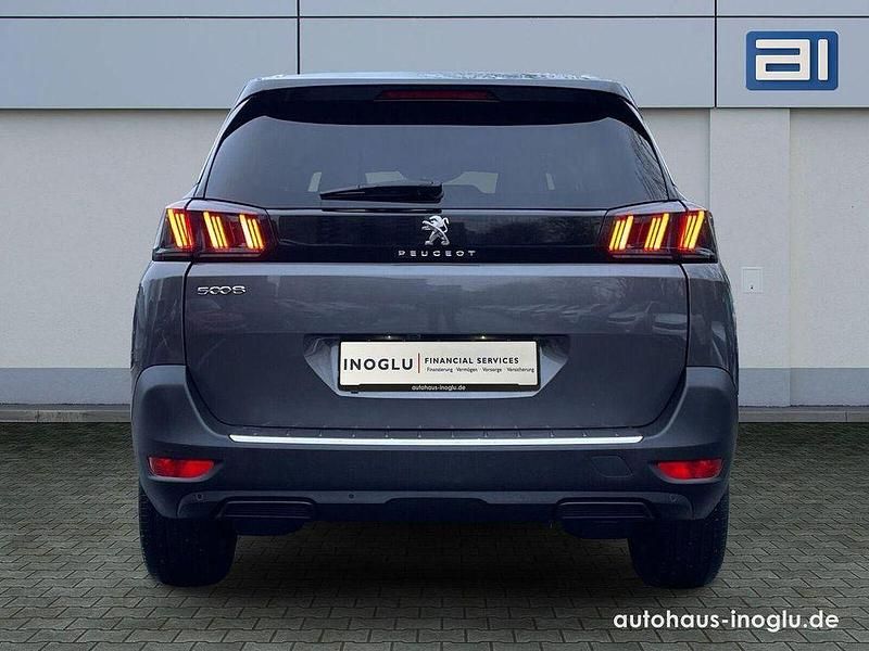 Gebraucht Peugeot 5008 Allure 131 PS (96 kW) 2024 Platiniumgrau SUV