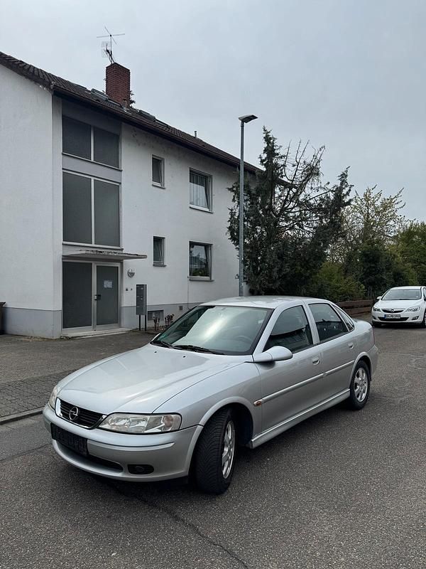Gebraucht Opel Vectra 100 PS (73 kW) 2001 Silber Kleinwagen