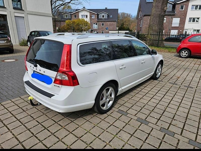 Gebraucht Volvo V70 Summum 231 PS (169 kW) 2012 Weiß Kombi