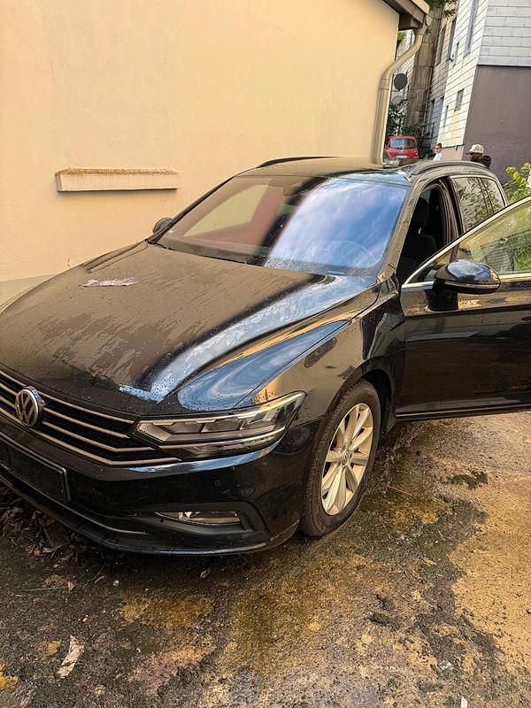 Schwarz Gebraucht 2021 VW Passat Kombi | 18.500 € (Superpreis) - Bild 1/4