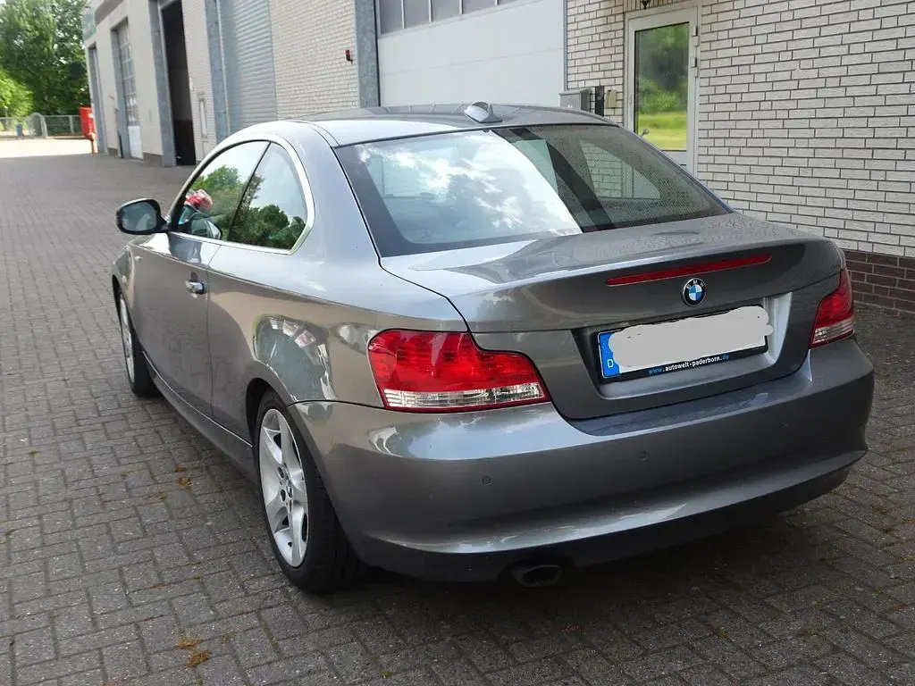 Gebraucht BMW 123 Performance 204 PS (150 kW) 2010 Silber Kleinwagen