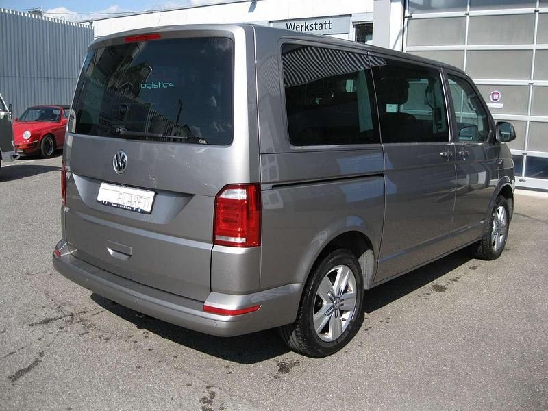 Gebraucht VW Multivan Comfortline 150 PS (110 kW) 2018 Mojave beige metallic Van / Kleinbus