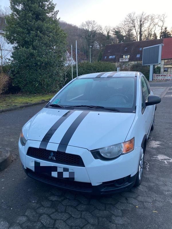 Weiß Gebraucht 2010 Mitsubishi Colt Limousine | 2.900 € (Fairer Preis) - Bild 1/4