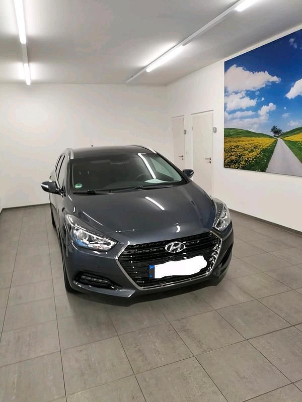 Grau Gebraucht 2017 Hyundai i40 Kombi | 10.500 € (Guter Preis) - Bild 1/4