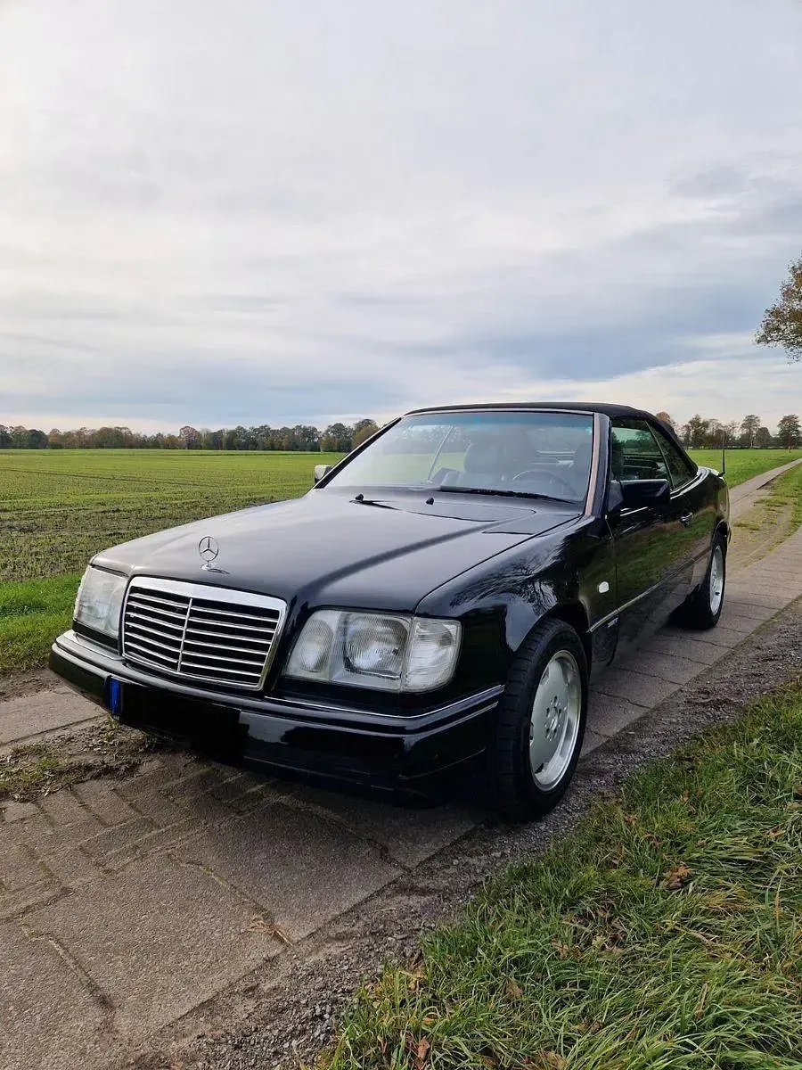 Brugt Mercedes E220 150 HK (110 kW) 1994 Sort Cabriolet