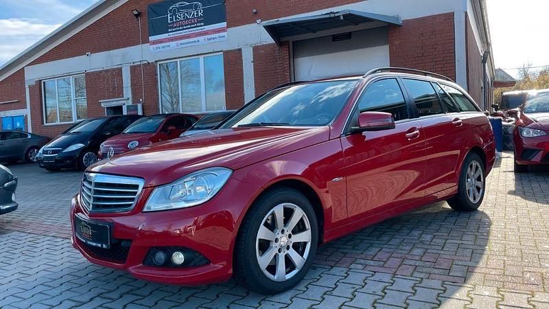 Rot Gebraucht 2012 Mercedes C220 Limousine | 9.999 € (Fairer Preis) - Bild 1/4