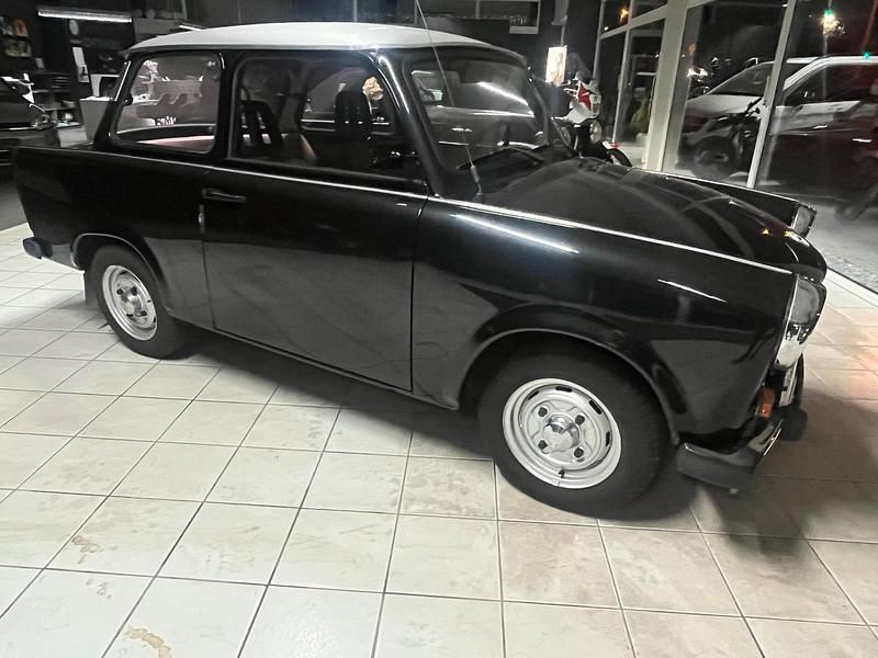 Schwarz Gebraucht 1990 Trabant 601 Limousine | 4.999 € - Bild 1/4
