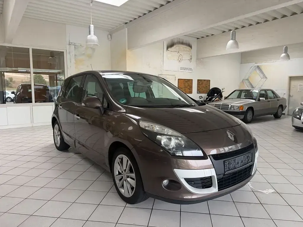 Gebraucht Renault Scénic III Luxe 131 PS (96 kW) 2011 Braun Van / Kleinbus
