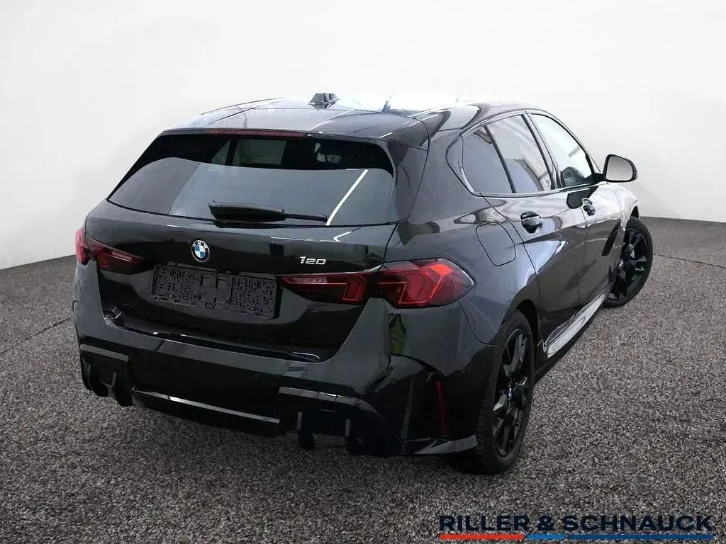 Gebraucht BMW 120 M Sport 170 PS (125 kW) 2025 Black sapphire Kleinwagen