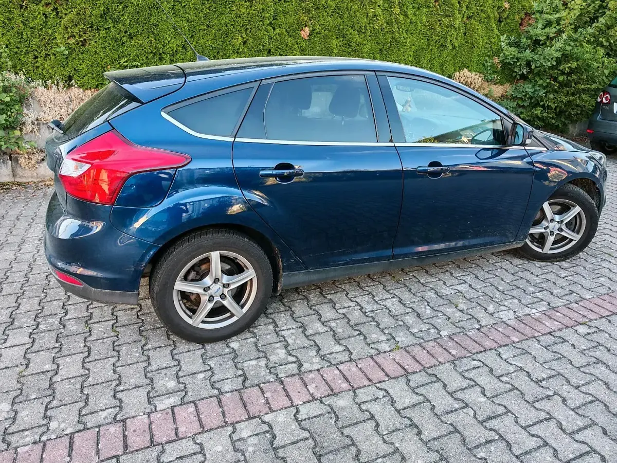 Gebraucht Ford Focus 182 PS (133 kW) 2012 Blau Limousine