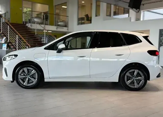 Gebraucht BMW 230e Active Tourer Performance 326 PS (239 kW) 2024 Weiß Van / Kleinbus