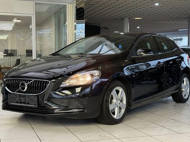 Gebraucht Volvo V40 Kinetic 120 PS (88 kW) 2018 Schwarz Limousine