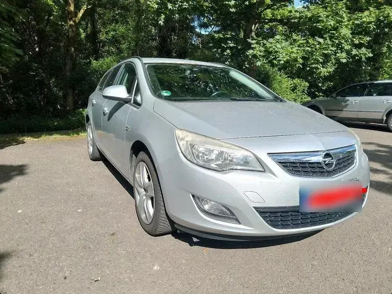 Gebraucht Opel Astra 101 PS (74 kW) 2011 Silber Kombi