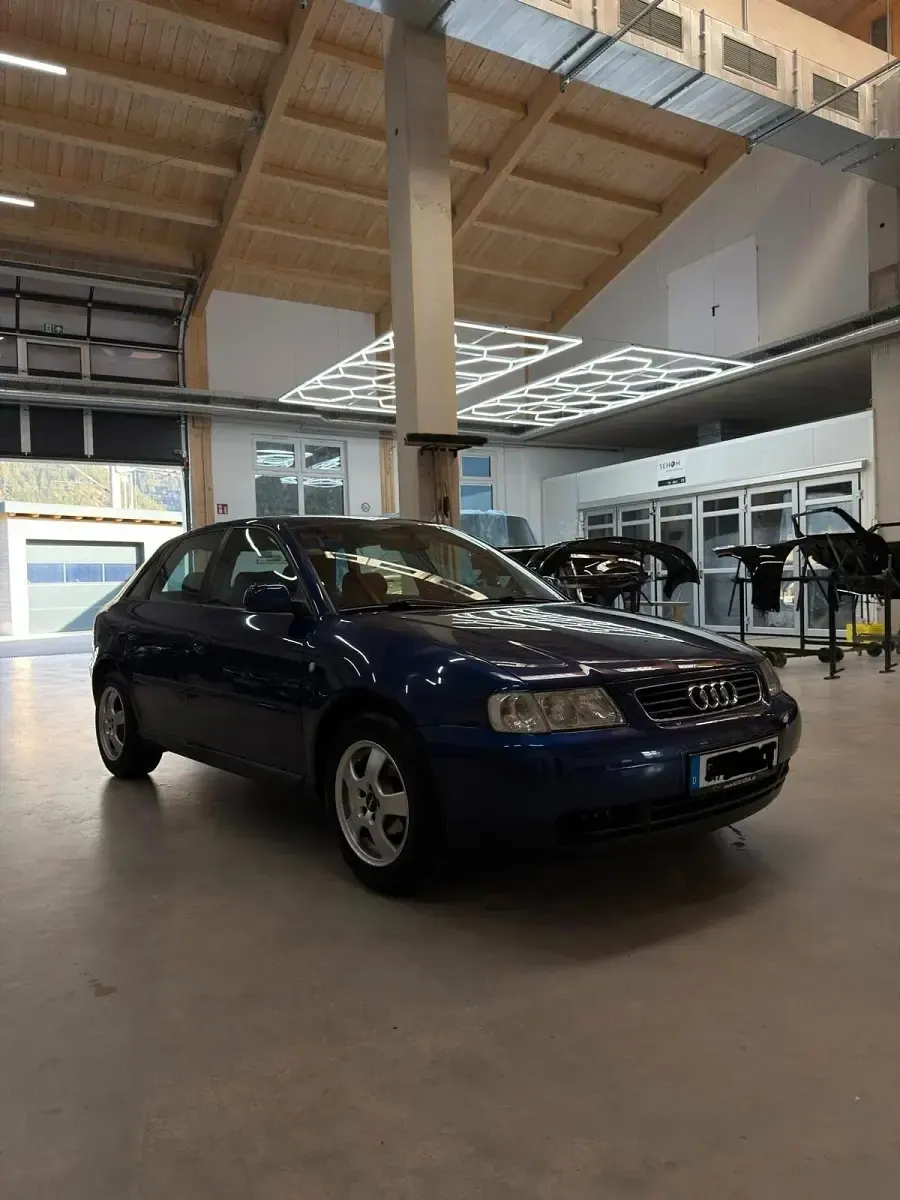 Second-hand Audi A3 101 CP (74 kW) 2000 Albastru Hatchback