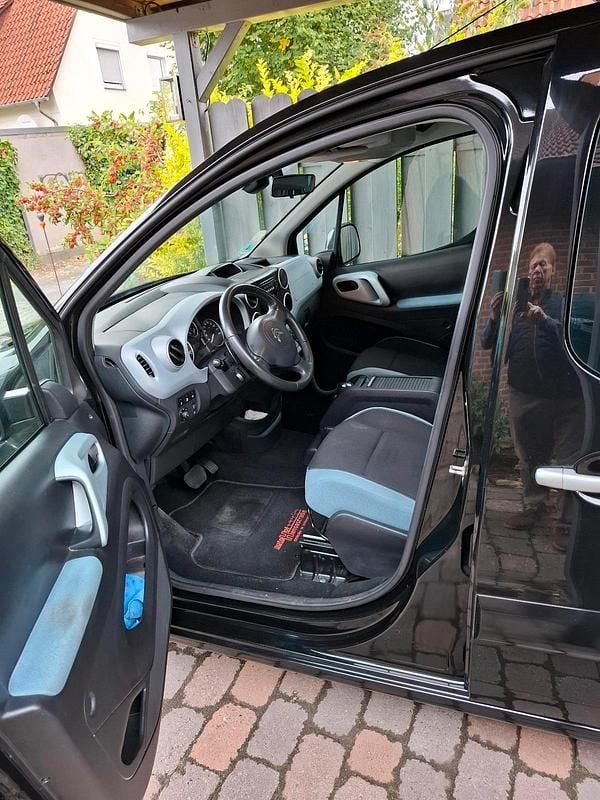Schwarz Gebraucht 2015 Citroën Berlingo Van / Kleinbus | 8.300 € (Fairer Preis) - Bild 1/4