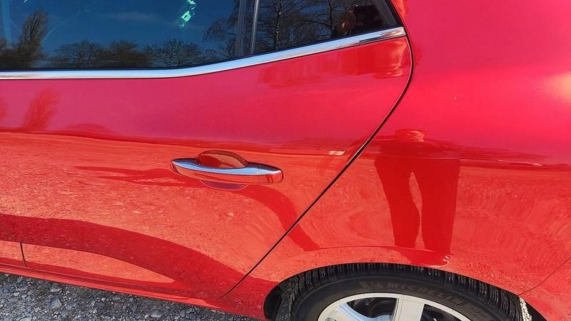 Gebraucht Renault Mégane IV Bose Edition 140 PS (102 kW) 2019 Rot Limousine