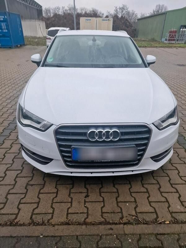 Weiß Gebraucht 2015 Audi A3 Sportback Limousine | 11.900 € (Etwas zu teuer) - Bild 1/3