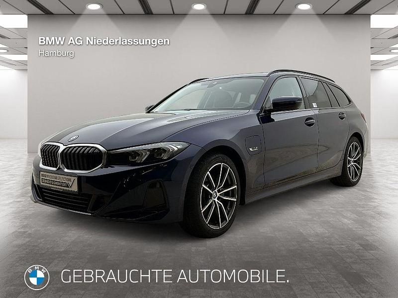 Blau Gebraucht 2022 BMW 330e Sport Line Kombi | 29.912 € (Fairer Preis) - Bild 1/4