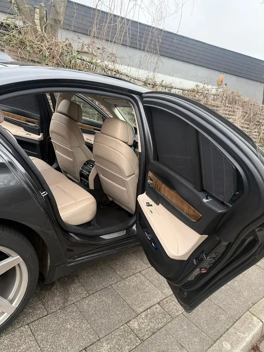 Gebraucht BMW 740 306 PS (225 kW) 2010 Schwarz Limousine