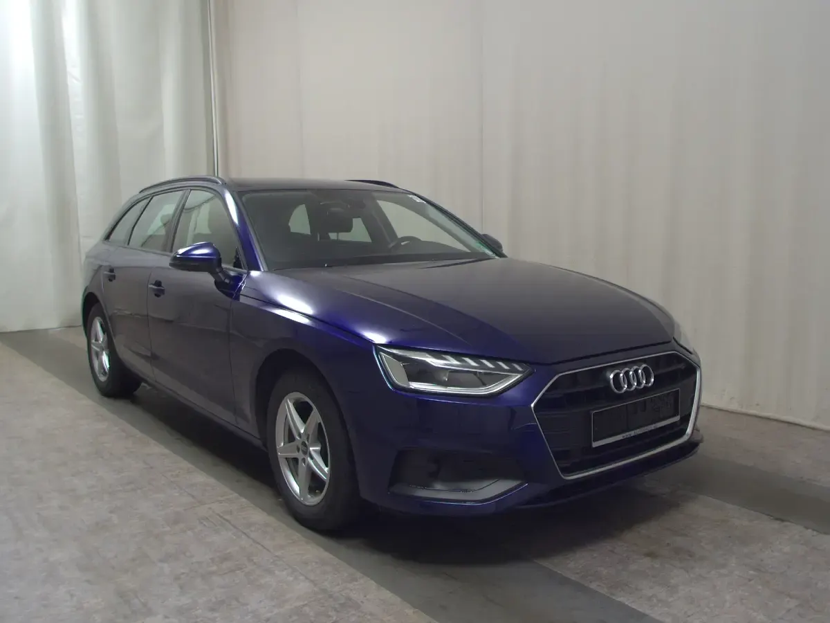 Gebraucht Audi A4 Ambiente 163 PS (119 kW) 2022 Blau Kombi