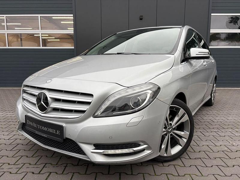 Silber Gebraucht 2012 Mercedes B200 Van / Kleinbus | 11.500 € (Guter Preis) - Bild 1/4