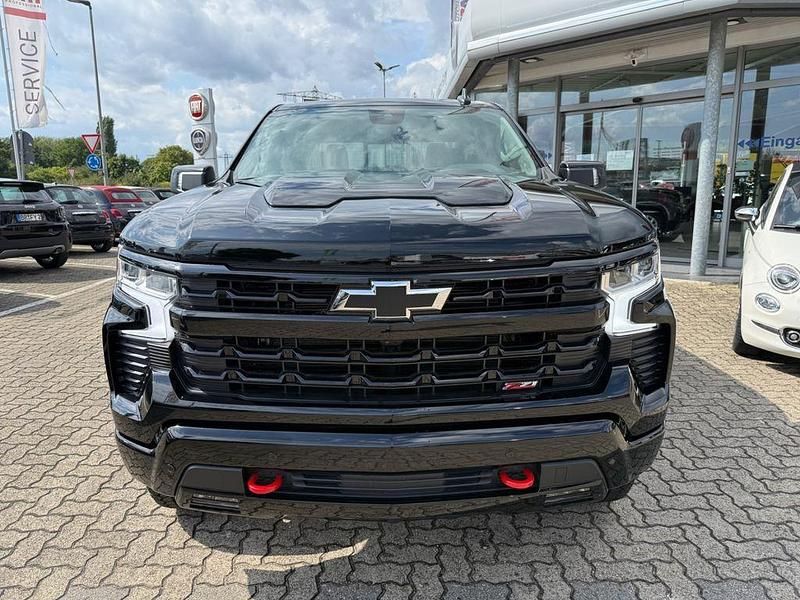 Neu Chevrolet Silverado LT 426 PS (313 kW) 2025 Schwarz SUV