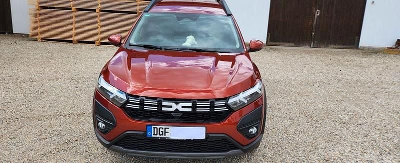 Second-hand Dacia Jogger Expression 101 CP (74 kW) 2024 Maro Monovolum