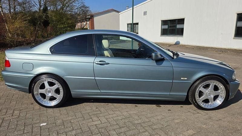 Gebraucht BMW 325 192 PS (141 kW) 2002 Coupé