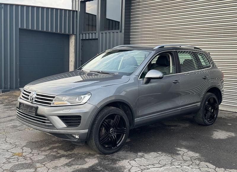 Gebraucht VW Touareg Terrain Tech 262 PS (192 kW) 2016 Grau SUV