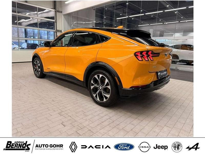Gebraucht Ford Mustang Mach-E 197 kW (269 PS) 2022 Cyber orange metallic SUV