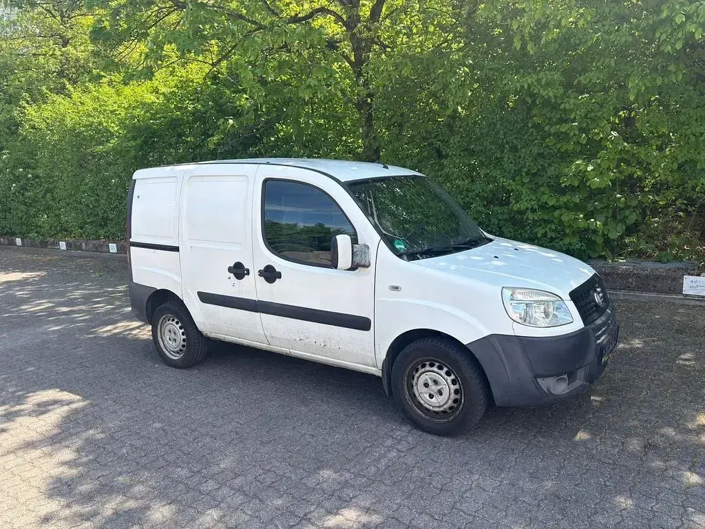Gebraucht Fiat Doblò Basis 77 PS (56 kW) 2009 Weiß Van / Kleinbus