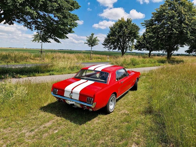 Gebraucht Ford V8 245 PS (180 kW) 1966 Rot Coupé