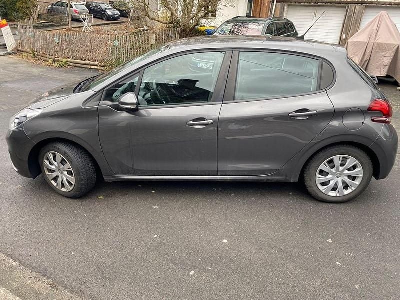 Gebraucht Peugeot 208 Allure 83 PS (61 kW) 2019 Grau Kleinwagen