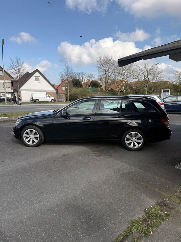 Gebraucht Mercedes C220 170 PS (125 kW) 2009 Schwarz Kombi