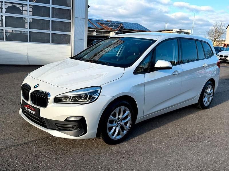 Weiß Gebraucht 2021 BMW 218 Gran Tourer Advantage Van / Kleinbus | 13.900 € (Guter Preis) - Bild 1/4