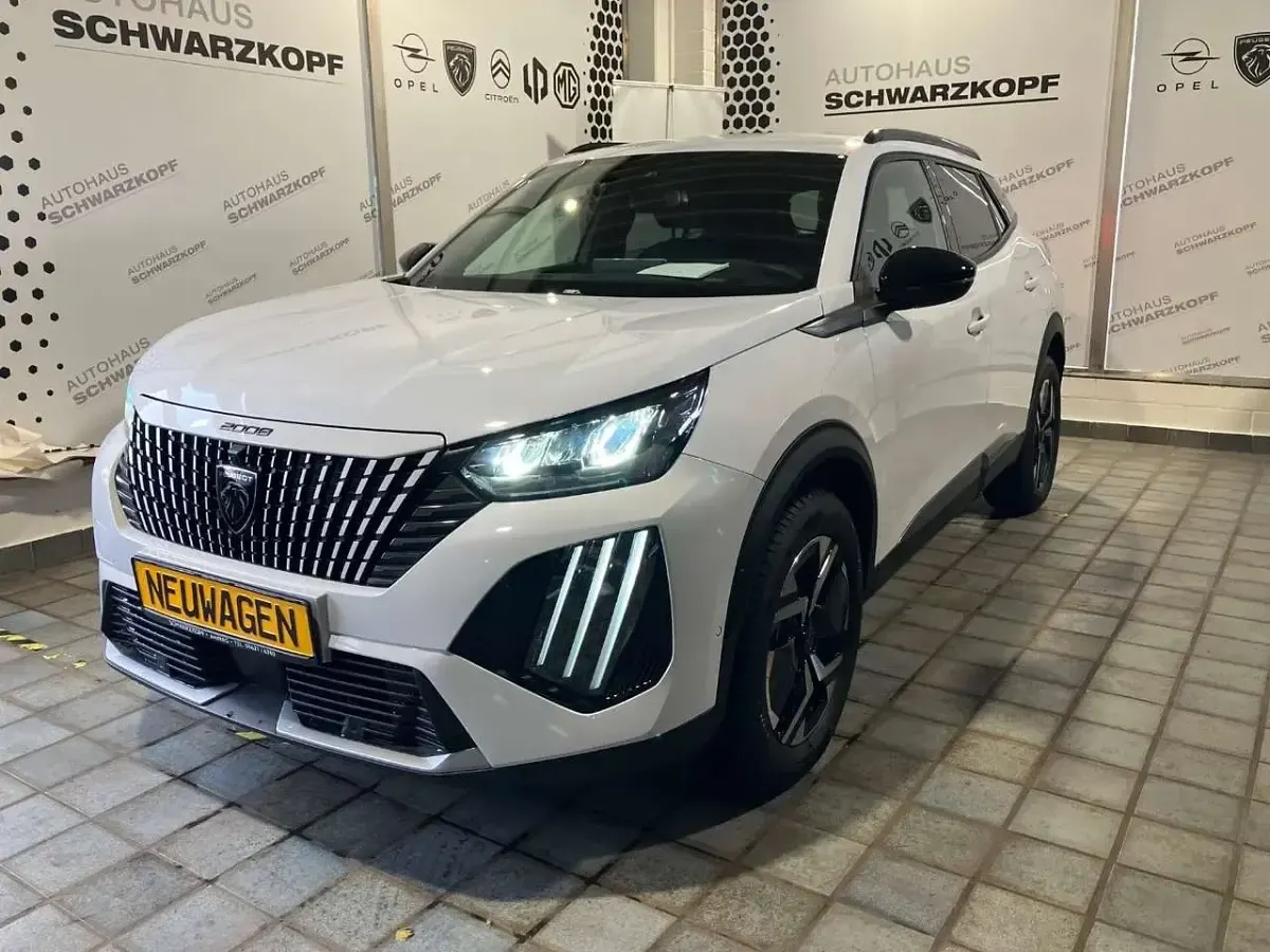 Neu Peugeot 2008 136 PS (100 kW) 2025 Weiss SUV