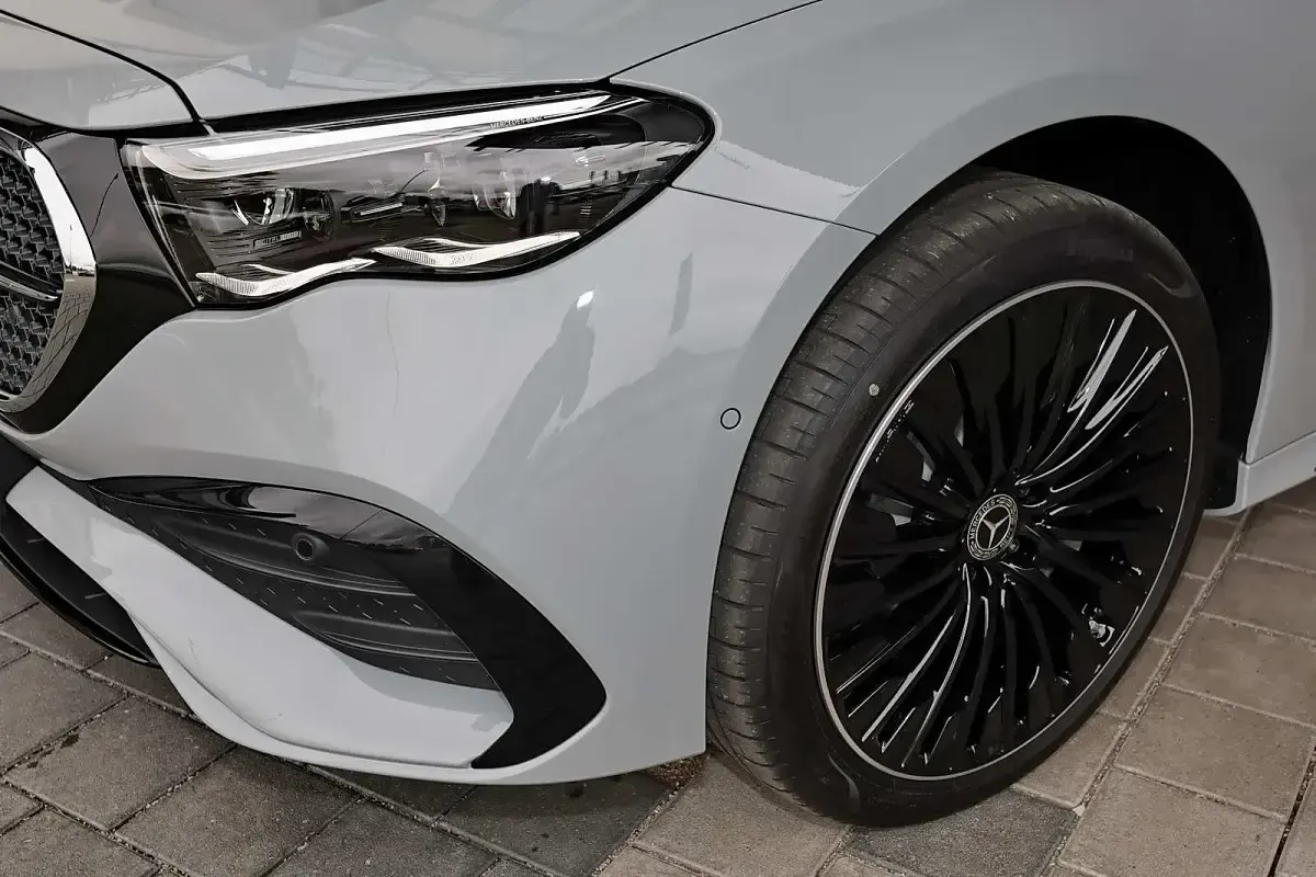 Gebraucht Mercedes E450 AMG 367 PS (269 kW) 2025 Manufaktur lack manufaktur alpin Kombi
