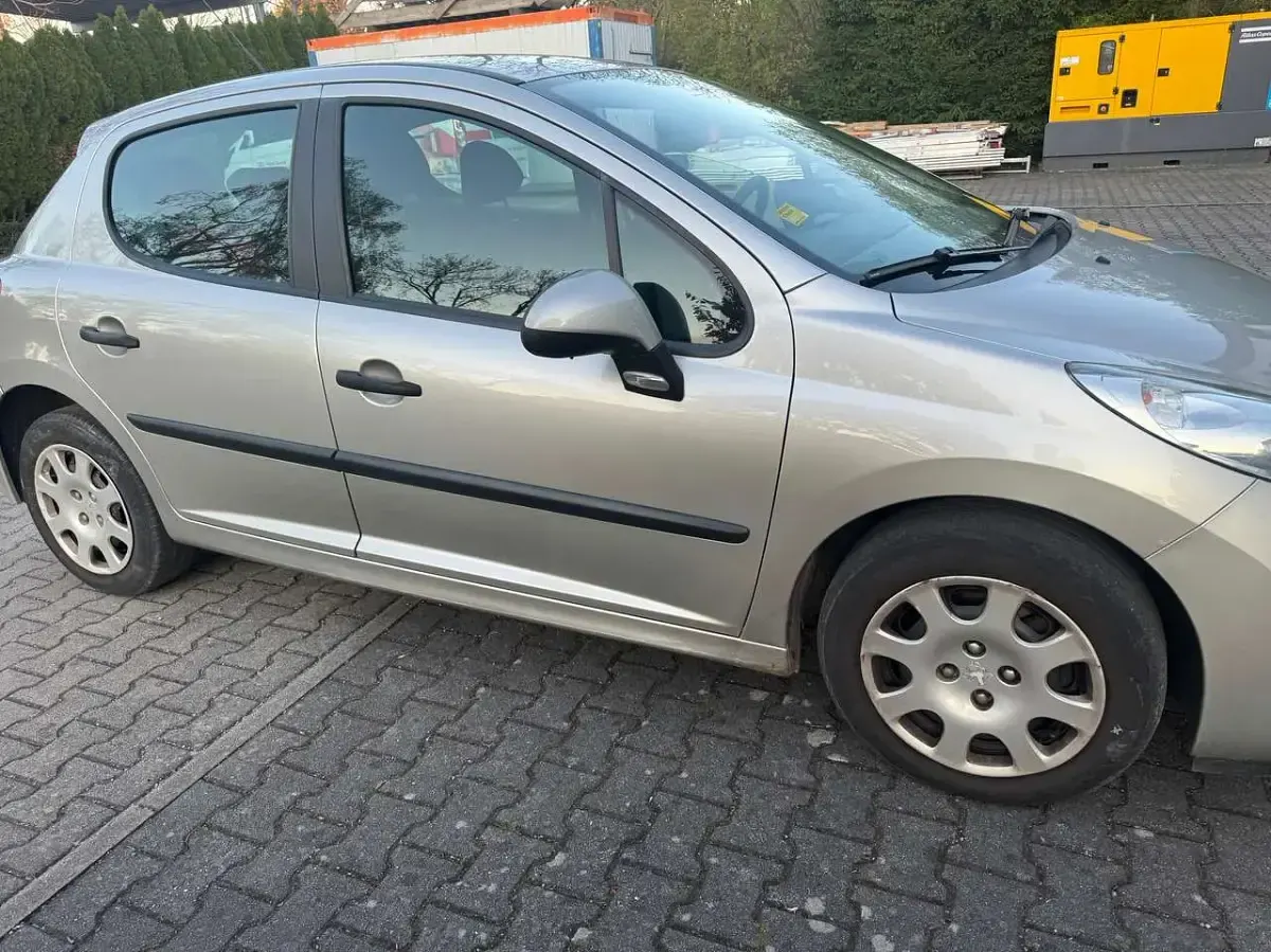 Gebraucht Peugeot 207 Urban Move 95 PS (69 kW) 2009 Grau Limousine